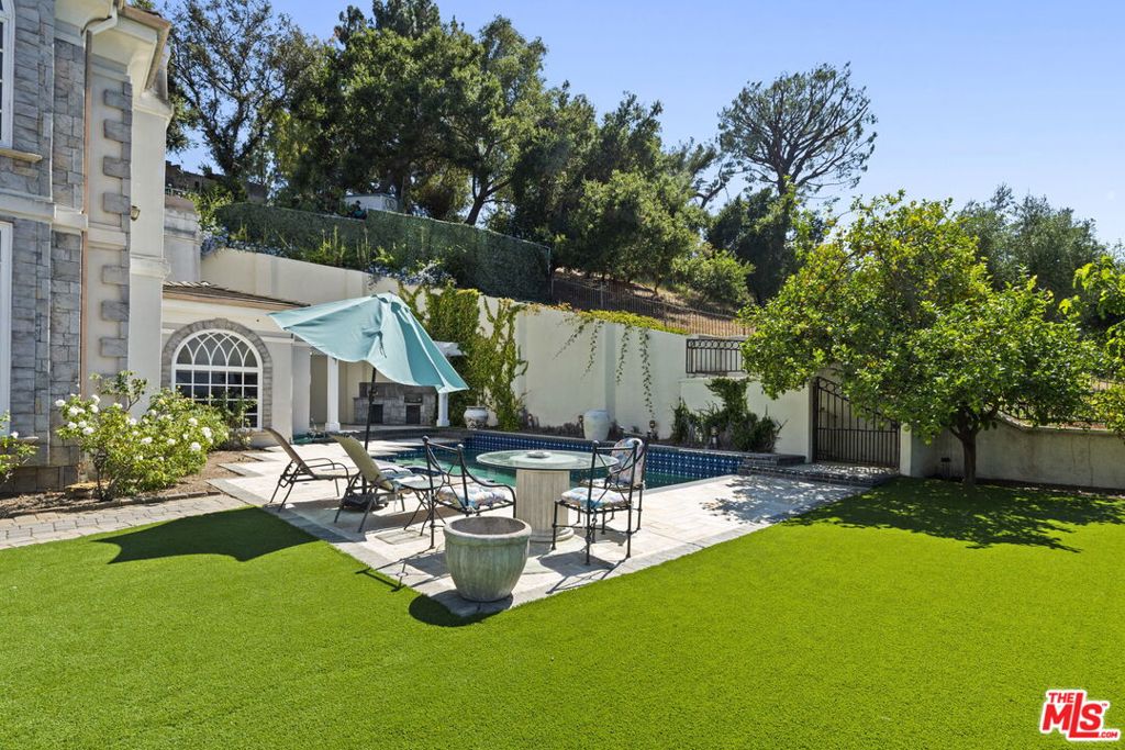 14330 Mulholland Drive Property Photo 26