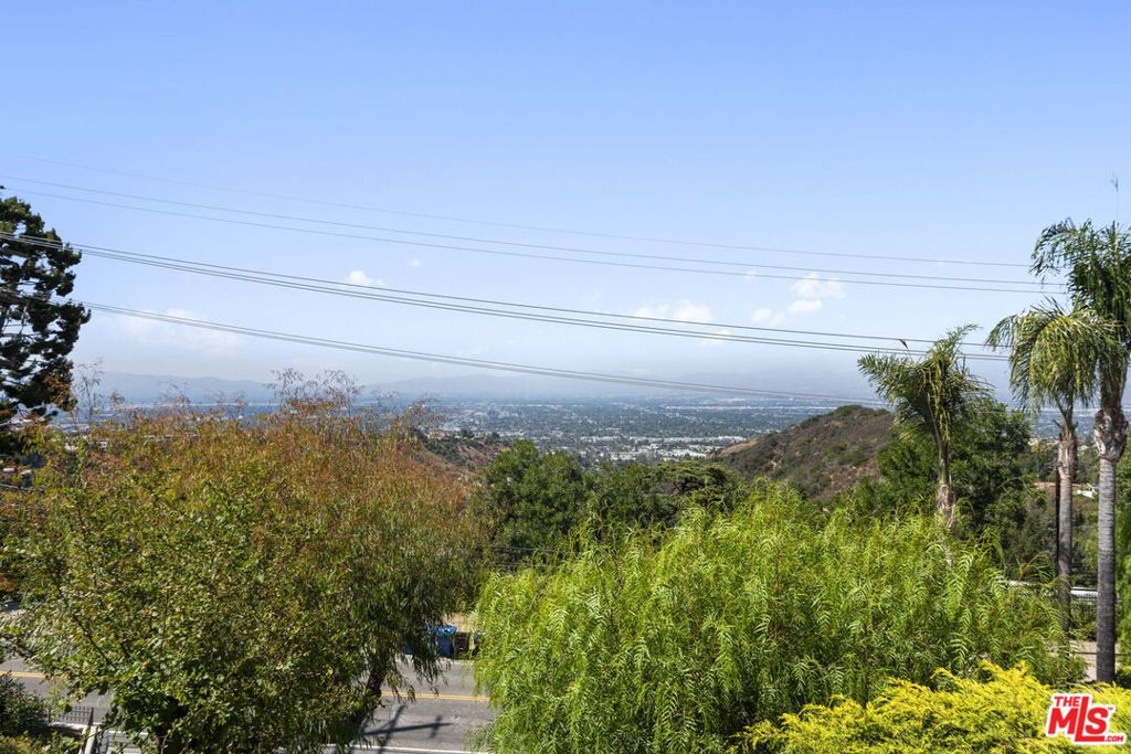 14330 Mulholland Drive Property Photo 28