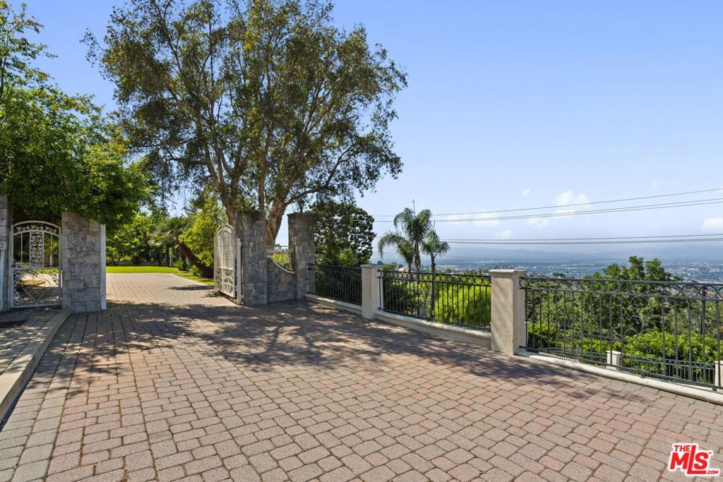14330 Mulholland Drive Property Photo 29