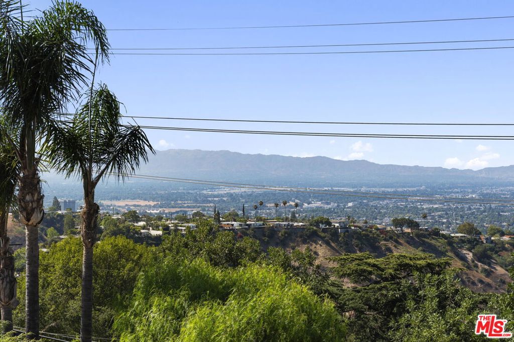 14330 Mulholland Drive Property Photo 30