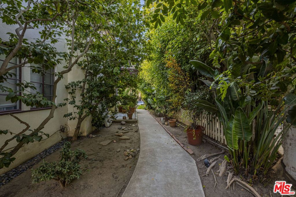 947 17th Street Property Photo 3