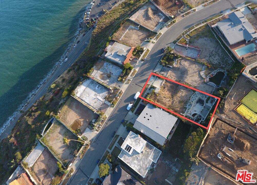 18421 Coastline Drive Property Photo 4