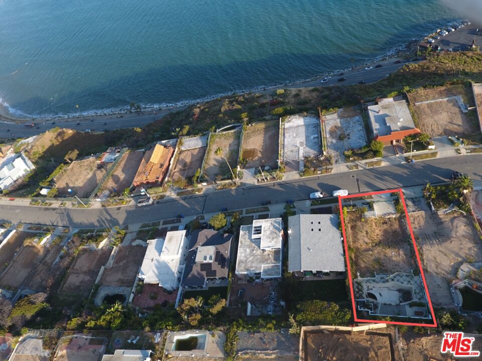 18421 Coastline Drive Property Photo 5