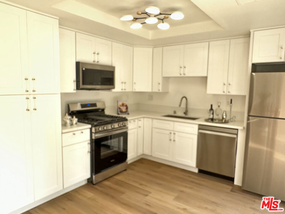 14715 Parthenia Street 18 Property Photo 6
