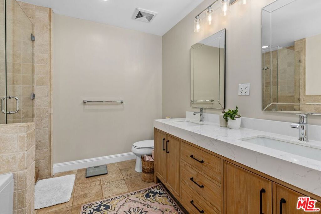 5037 Rosewood Avenue 101 Property Photo 10
