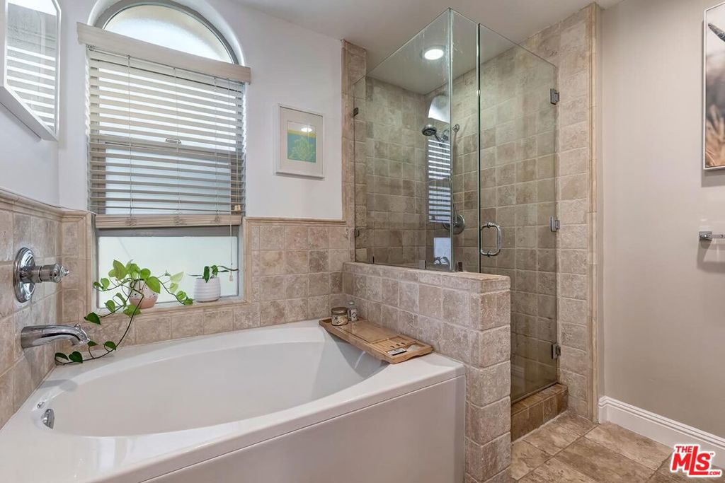 5037 Rosewood Avenue 101 Property Photo 11