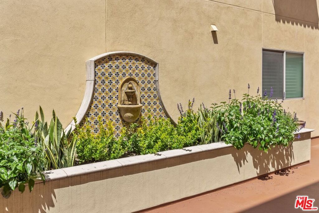 5037 Rosewood Avenue 101 Property Photo 25