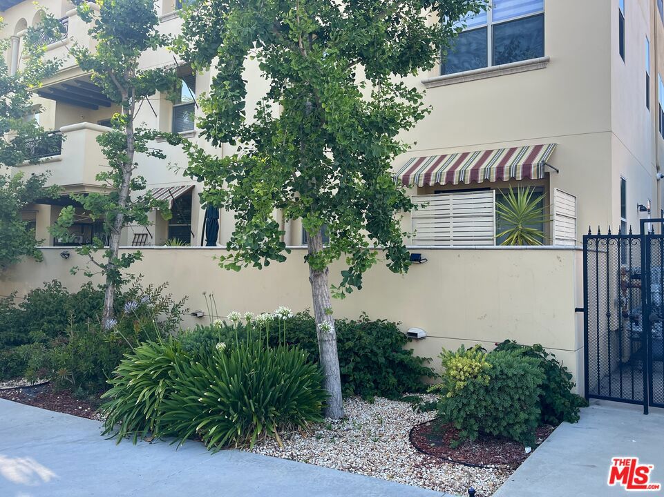 5037 Rosewood Avenue 101 Property Photo 30