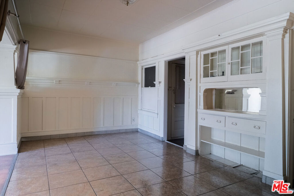 2216 W Jefferson Boulevard Property Photo 11