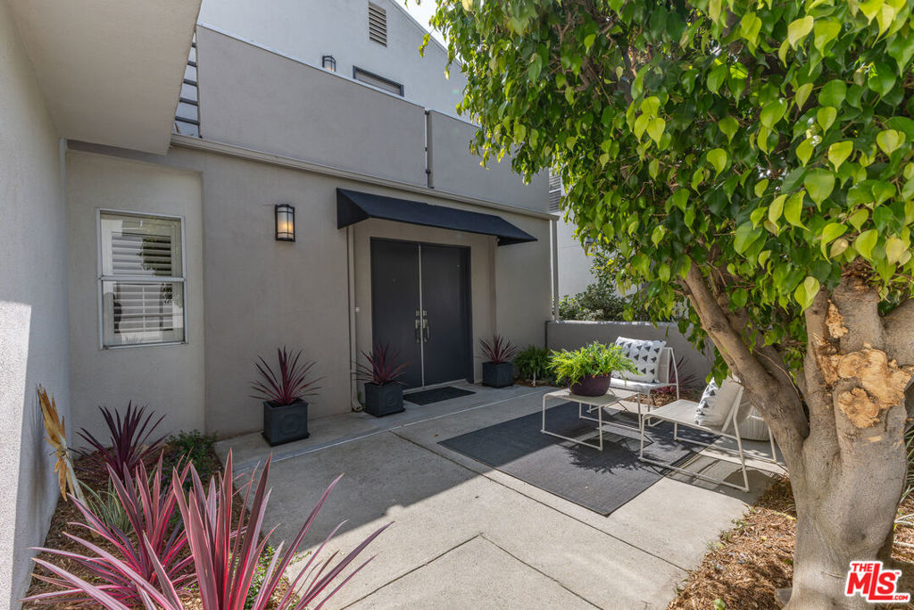 2348 Ewing Street Property Photo 4