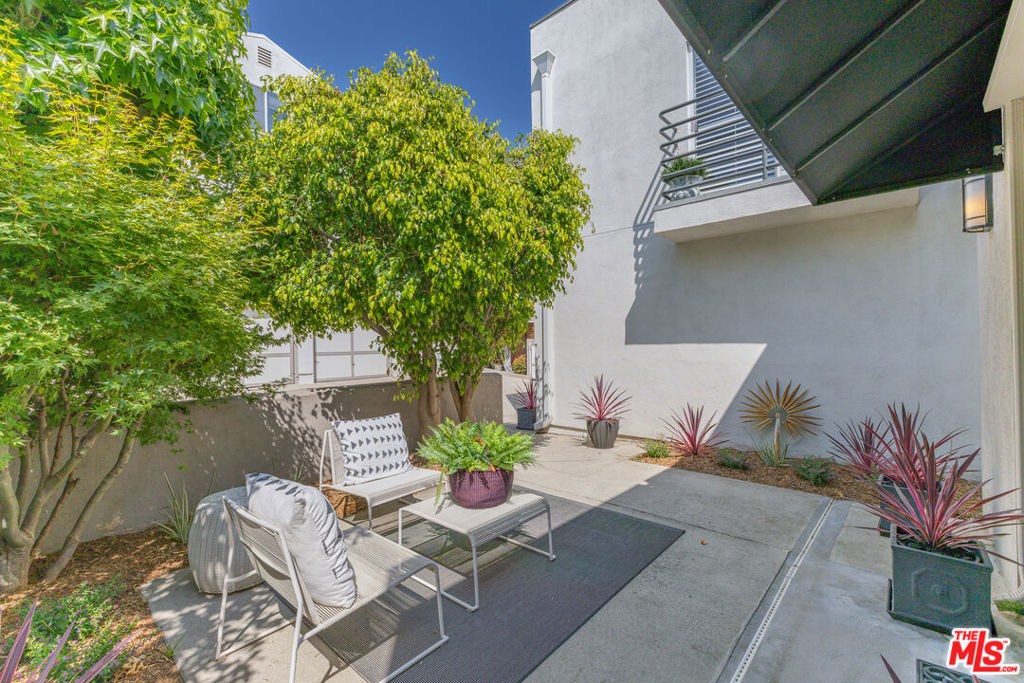2348 Ewing Street Property Photo 5