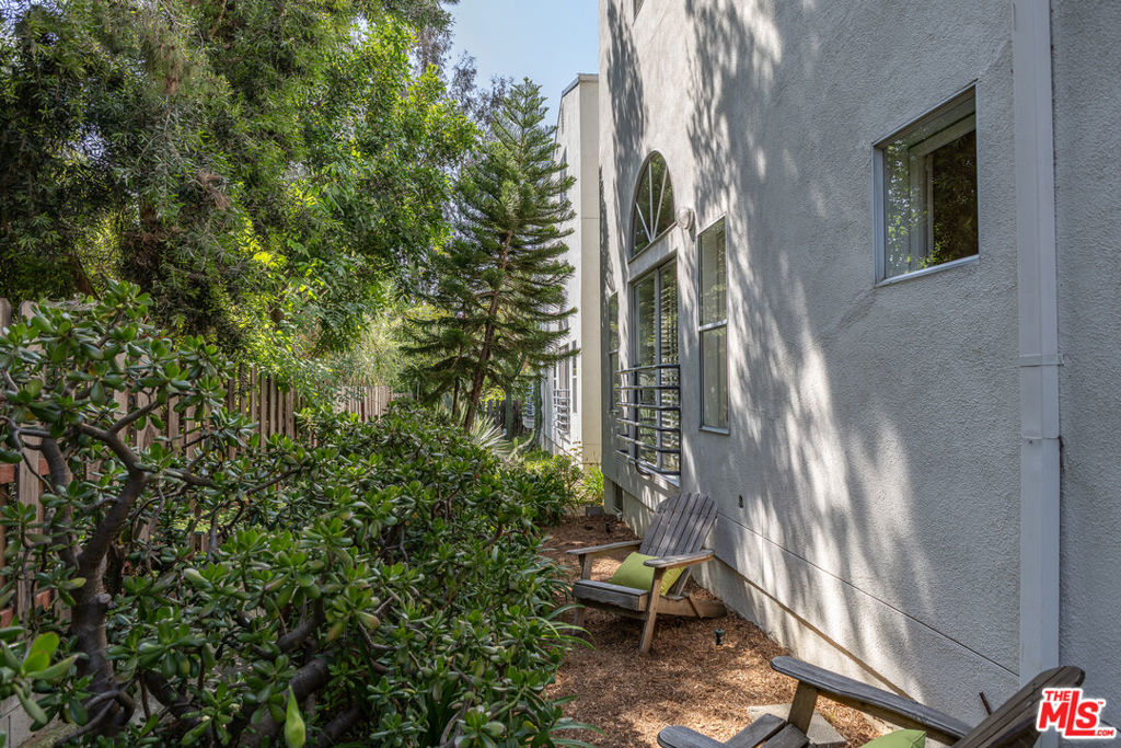 2348 Ewing Street Property Photo 25
