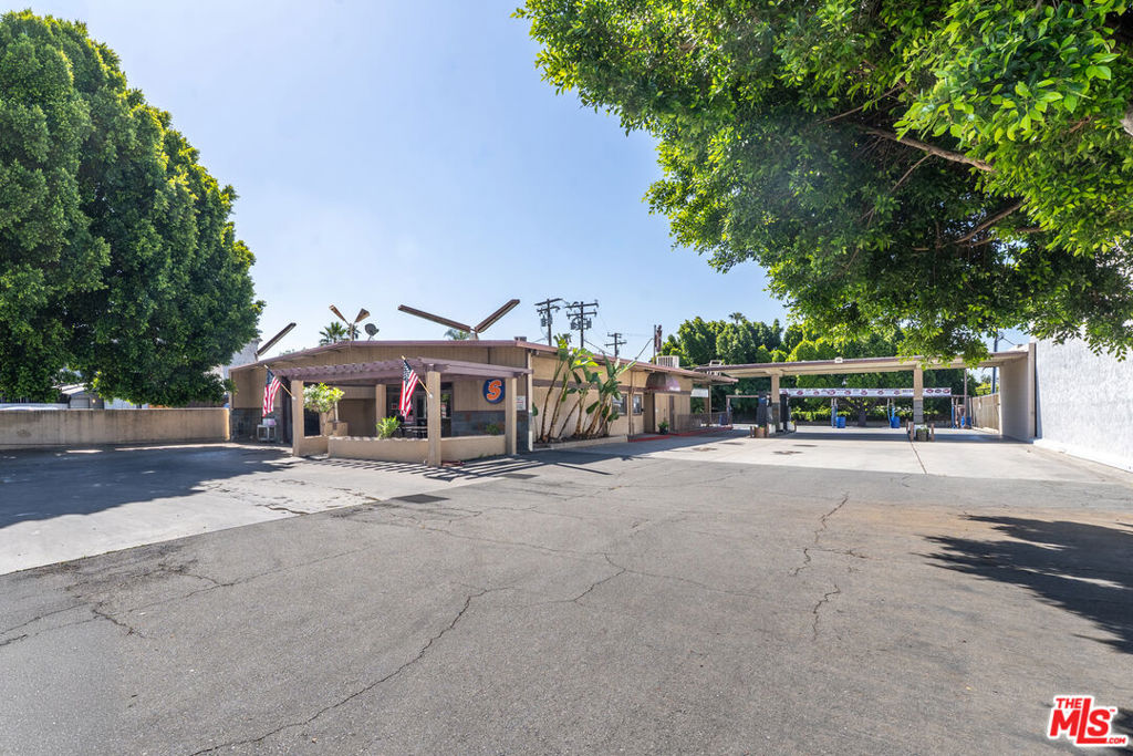 530 E Foothill Boulevard Property Photo 8