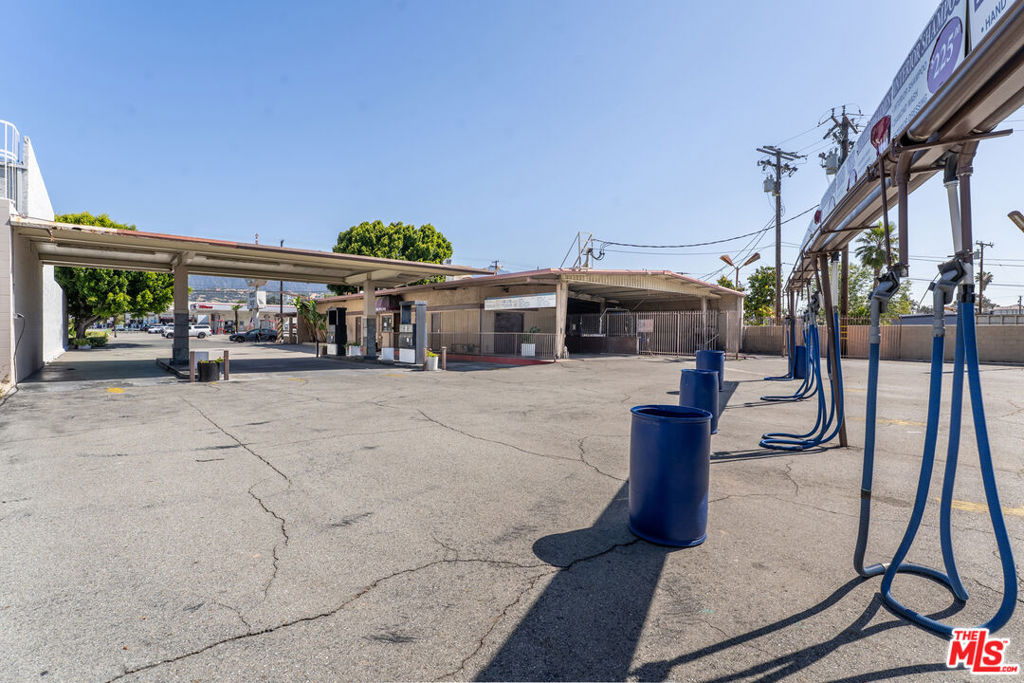 530 E Foothill Boulevard Property Photo 11