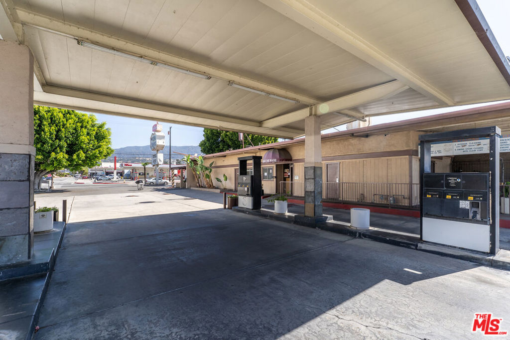 530 E Foothill Boulevard Property Photo 18