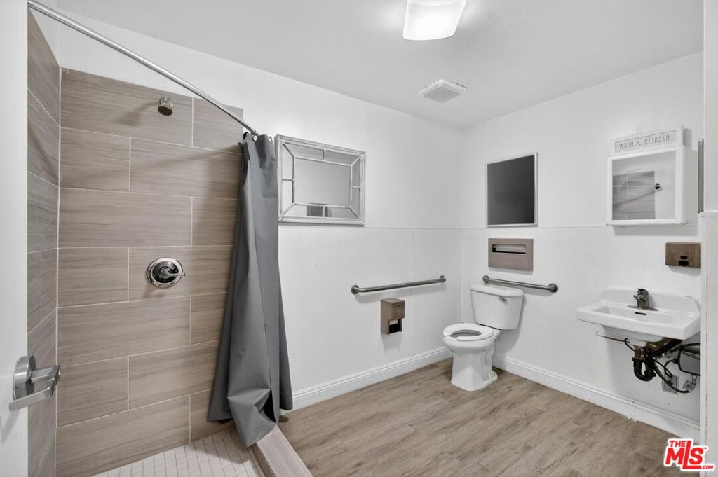 4101 Rosemead Boulevard Property Photo 33