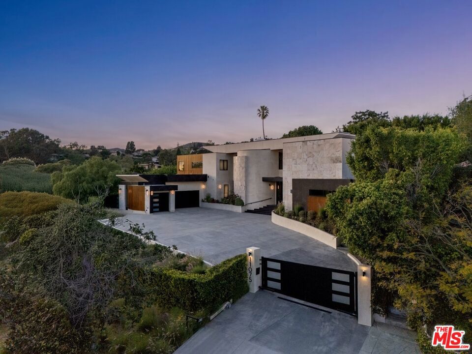 11075 W Sunset Boulevard Property Photo 1