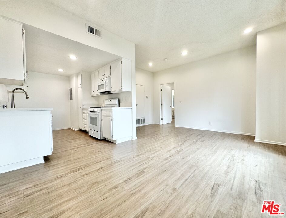 12235 Magnolia 306 Property Photo 3
