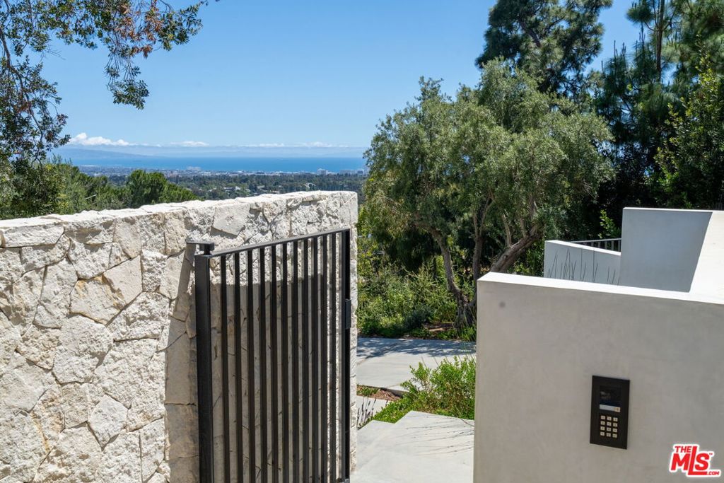 1830 Mango Way Property Photo 3