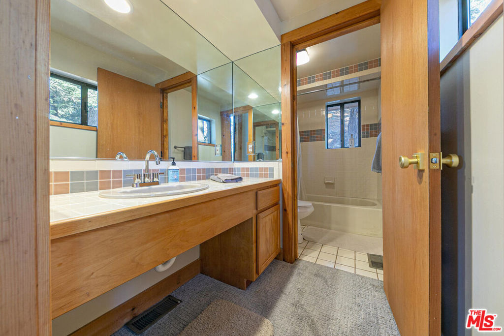 11504 Skislope Way Property Photo 18