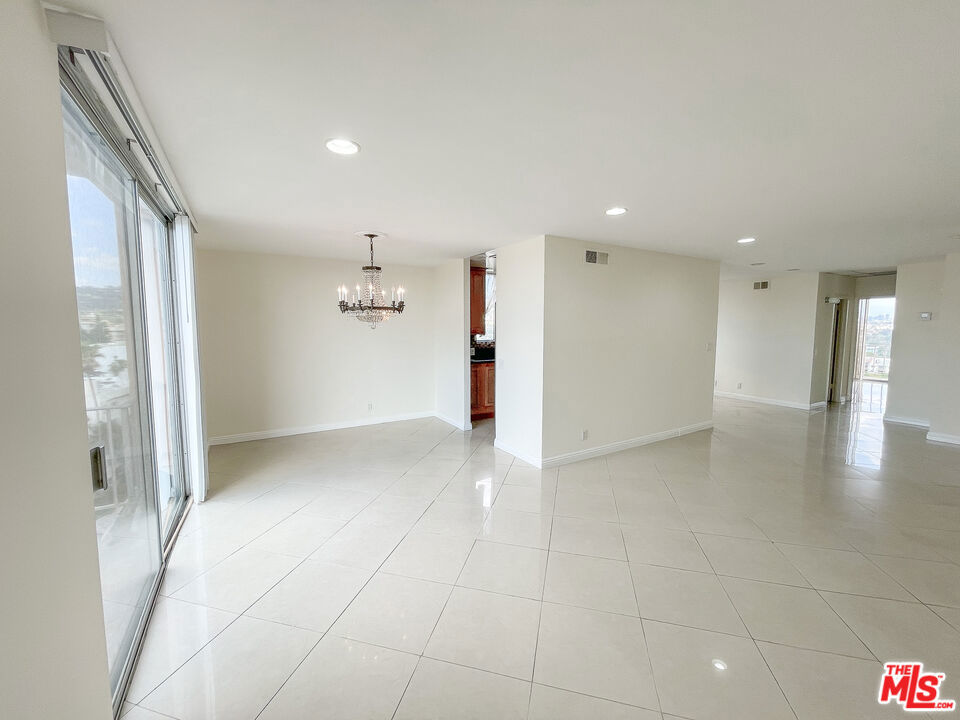 100 S Doheny Drive 920 Property Photo 2