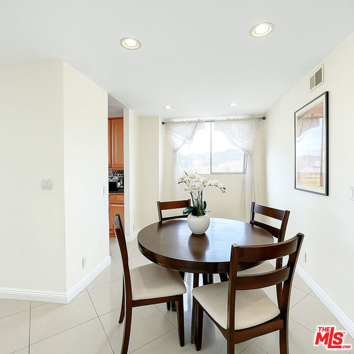 100 S Doheny Drive 920 Property Photo 3