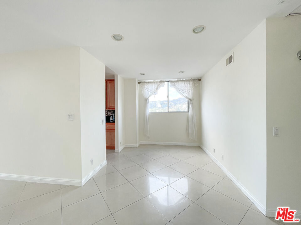100 S Doheny Drive 920 Property Photo 4