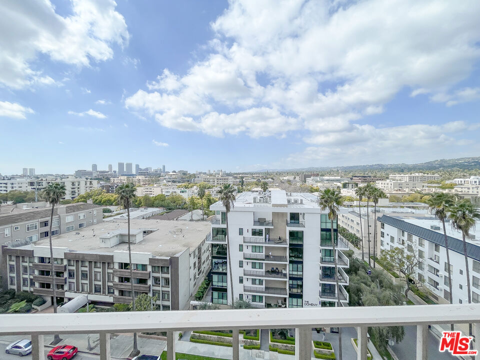 100 S Doheny Drive 920 Property Photo 8