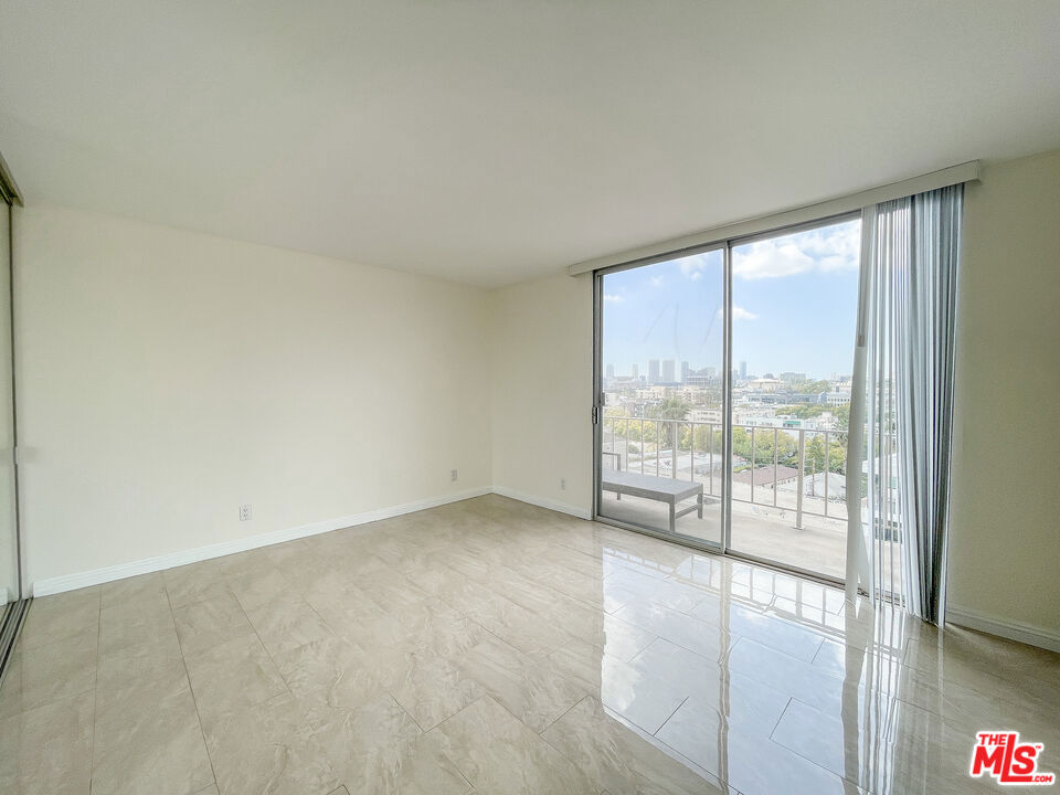 100 S Doheny Drive 920 Property Photo 10
