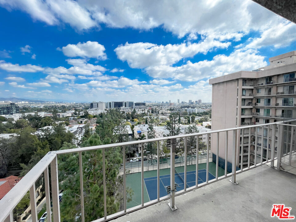 100 S Doheny Drive 920 Property Photo 12