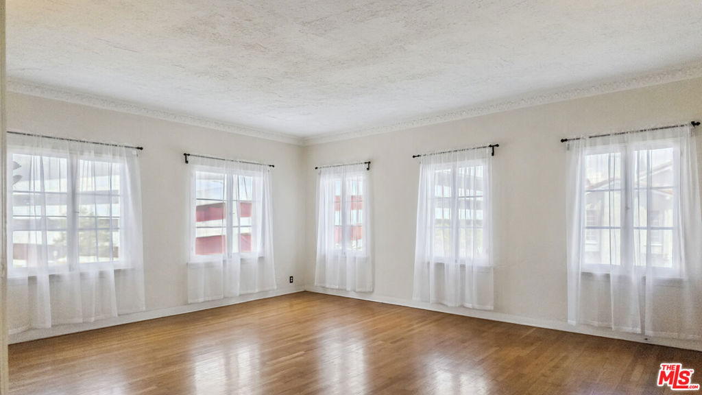 6022 W 8th Street Property Photo 4