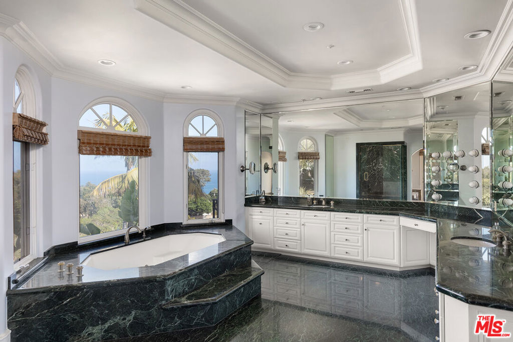 7160 Dume Drive Property Photo 22