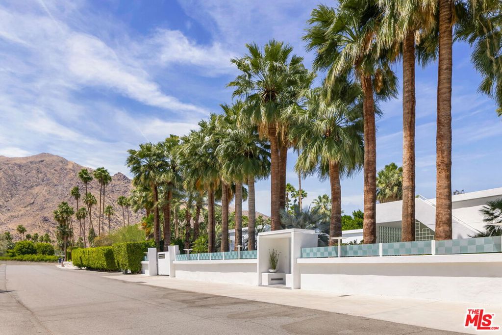 520 W Via Lola Property Photo