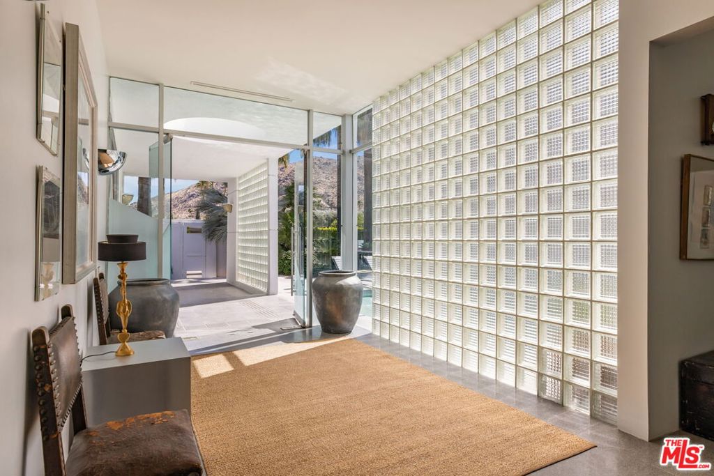 520 W Via Lola Property Photo 7