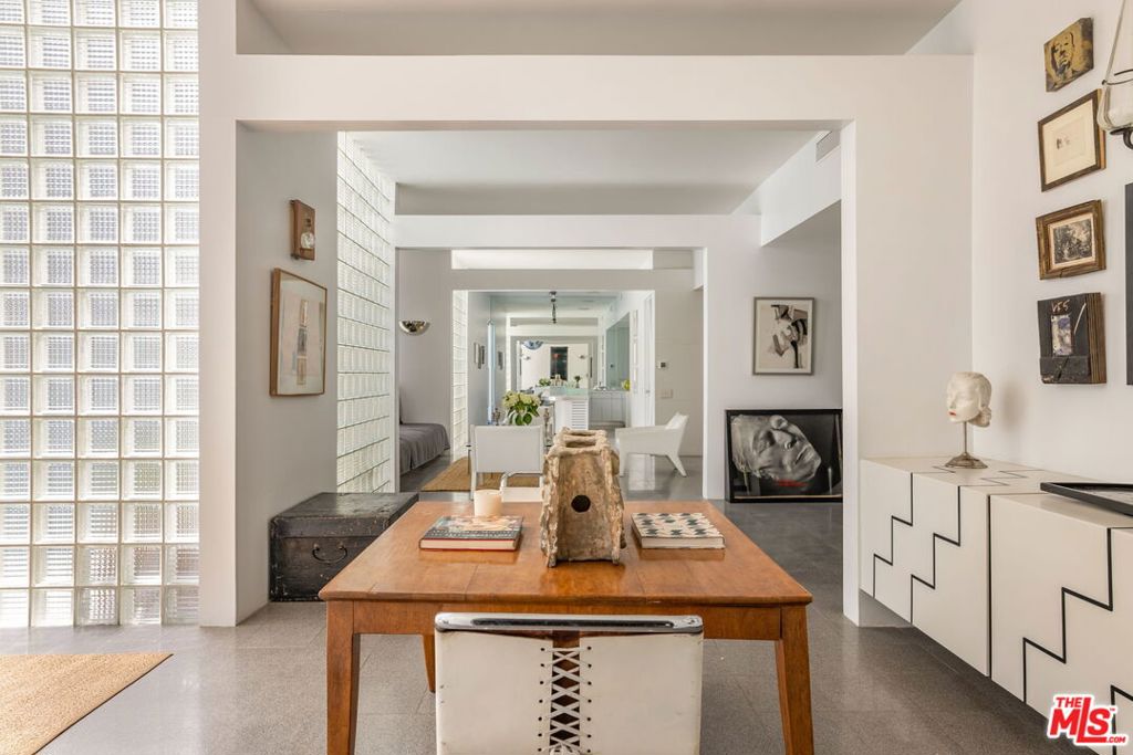 520 W Via Lola Property Photo 8