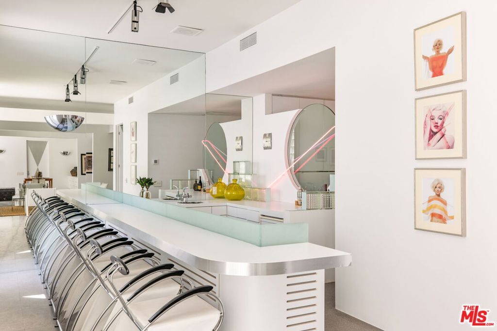 520 W Via Lola Property Photo 11