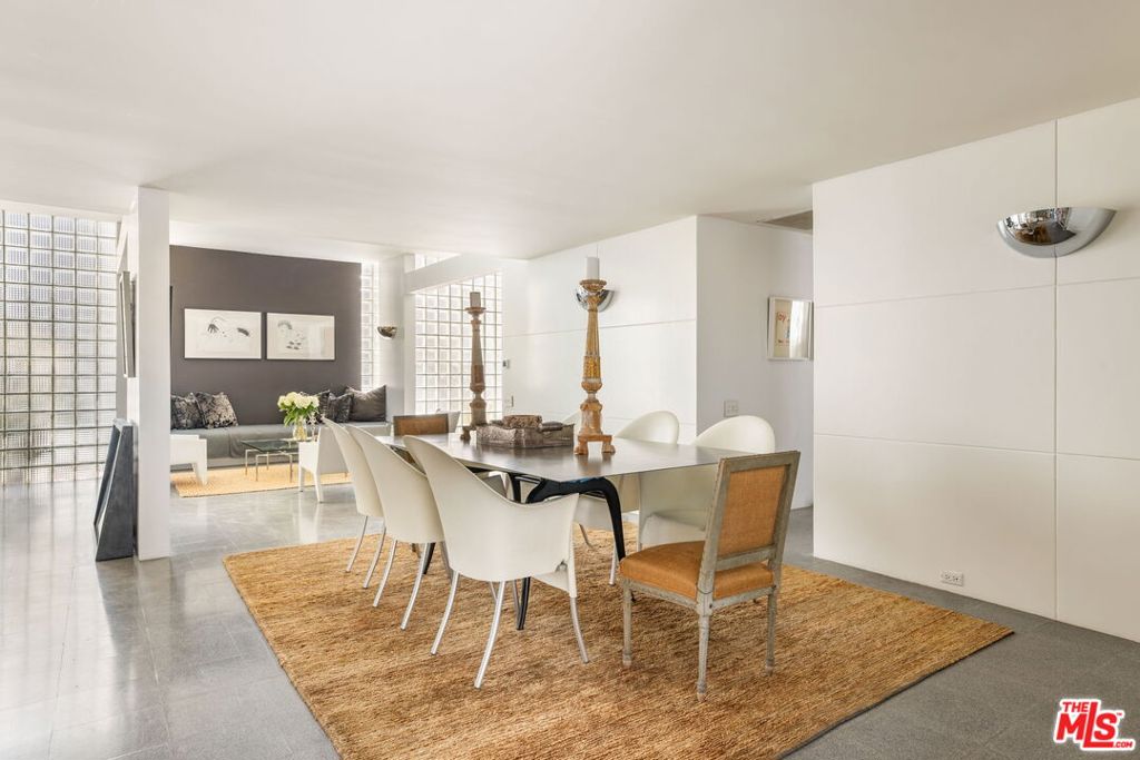 520 W Via Lola Property Photo 14