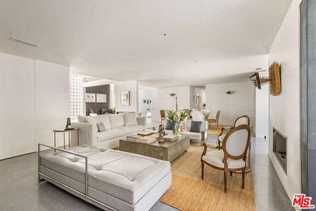 520 W Via Lola Property Photo 17
