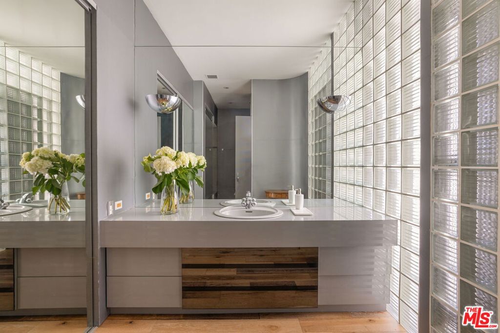 520 W Via Lola Property Photo 31