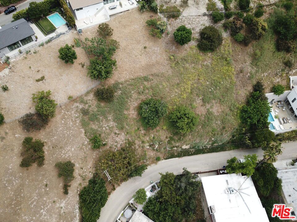 3734 N Oakfield Drive Property Photo 6