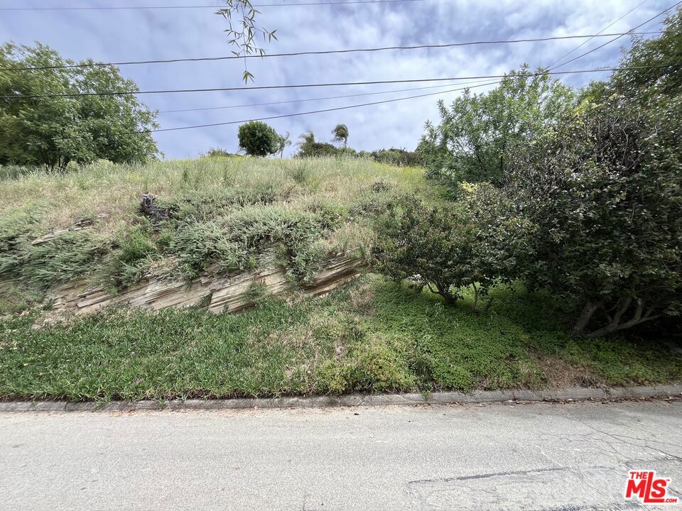 3734 N Oakfield Drive Property Photo 10