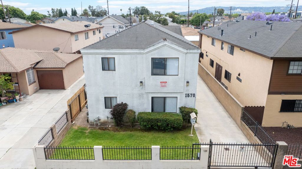 1570 W 207th Street Property Photo 3