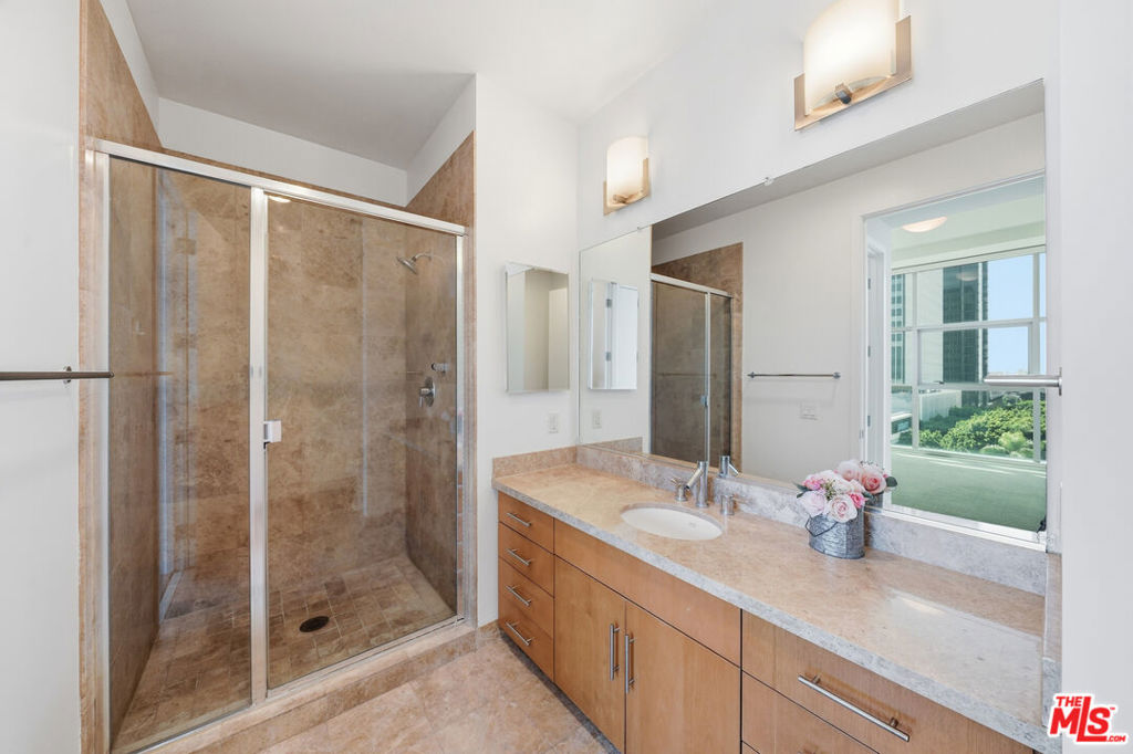 3223 W 6th Street 605 Property Photo 19