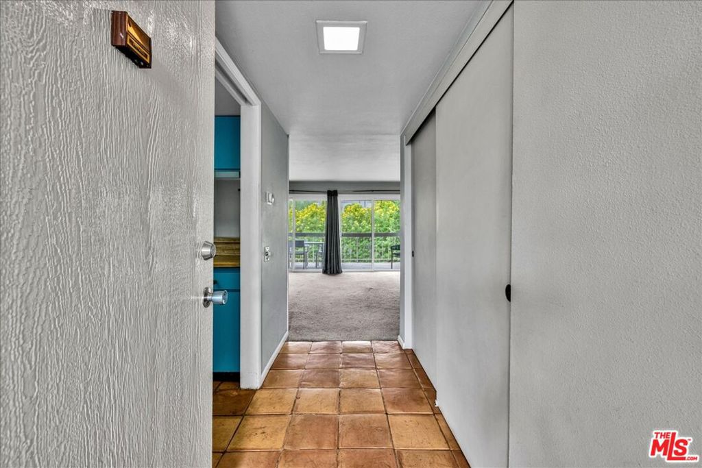 325 E Via Escuela 322 Property Photo 4