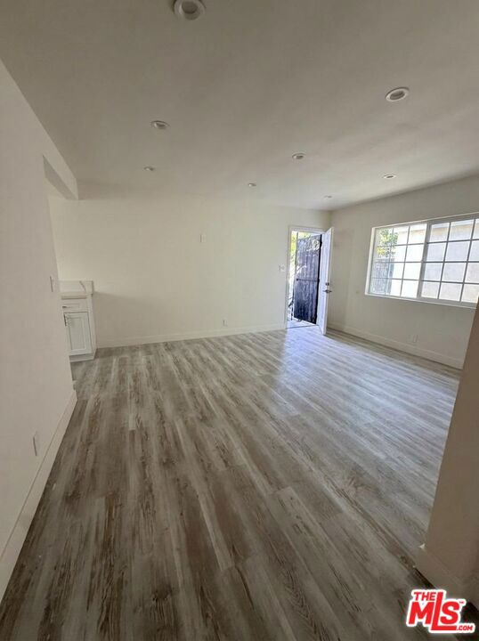 10218 Darby Avenue 3 Property Photo 6