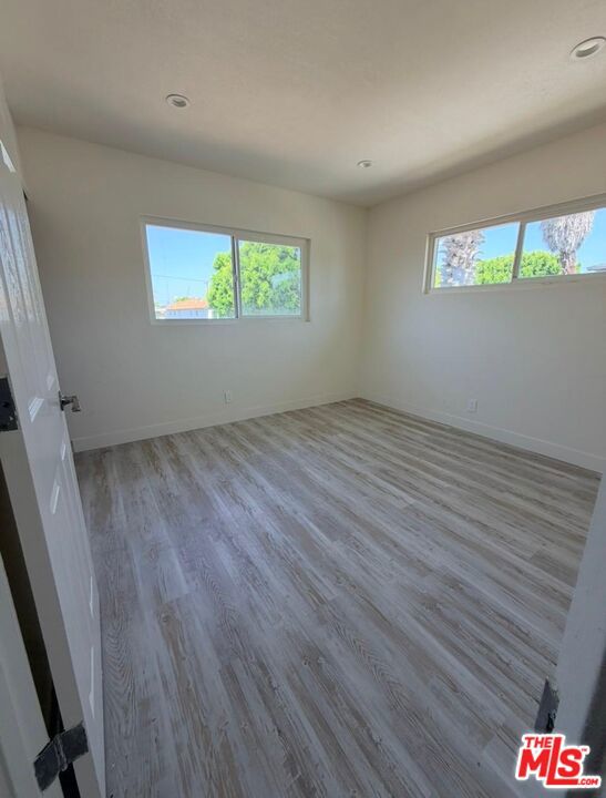 10218 Darby Avenue 4 Property Photo 6