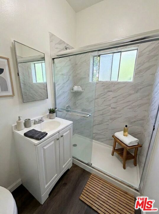 1833 S St Andrews Place 3 Property Photo 7