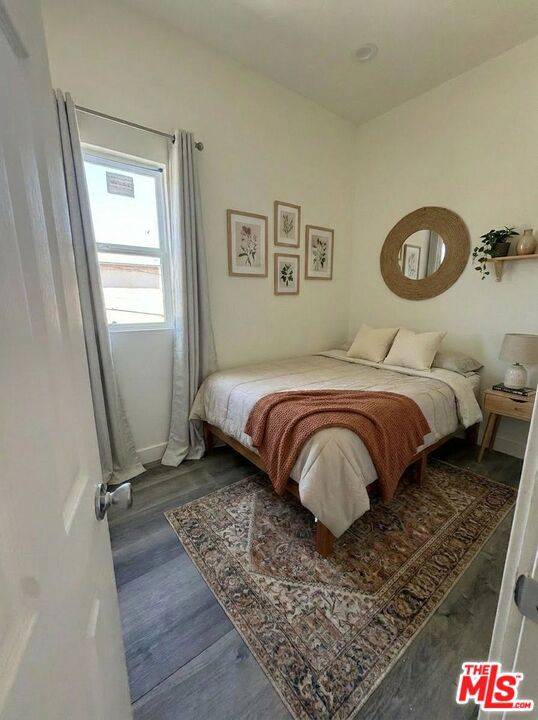 1833 S St Andrews Place 2 Property Photo 3