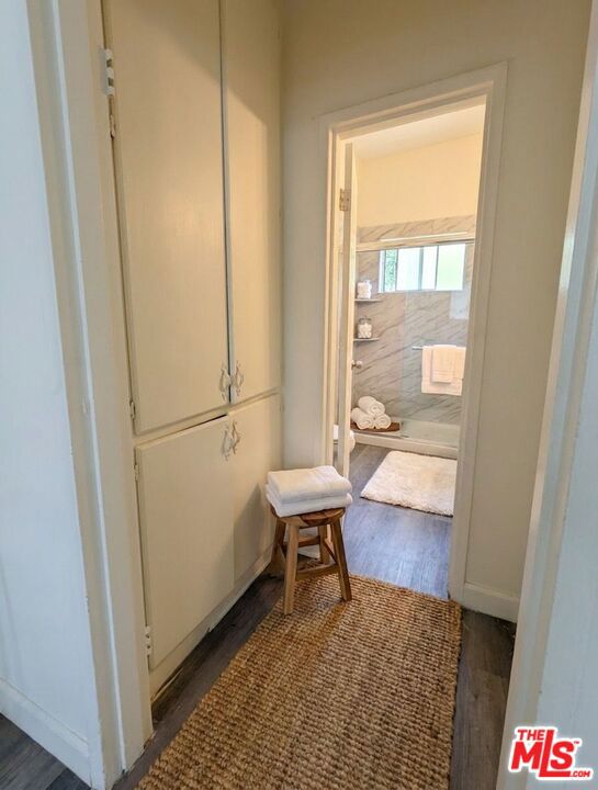 1833 S St Andrews Place 2 Property Photo 5