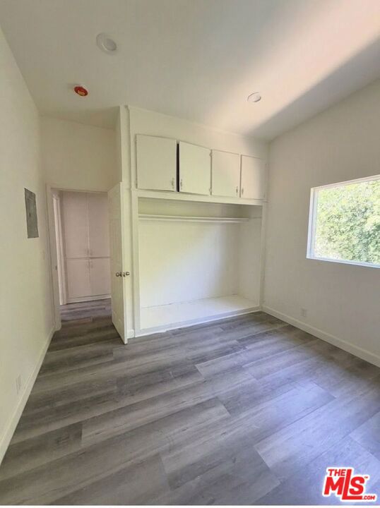 1833 S St Andrews Place 2 Property Photo 8